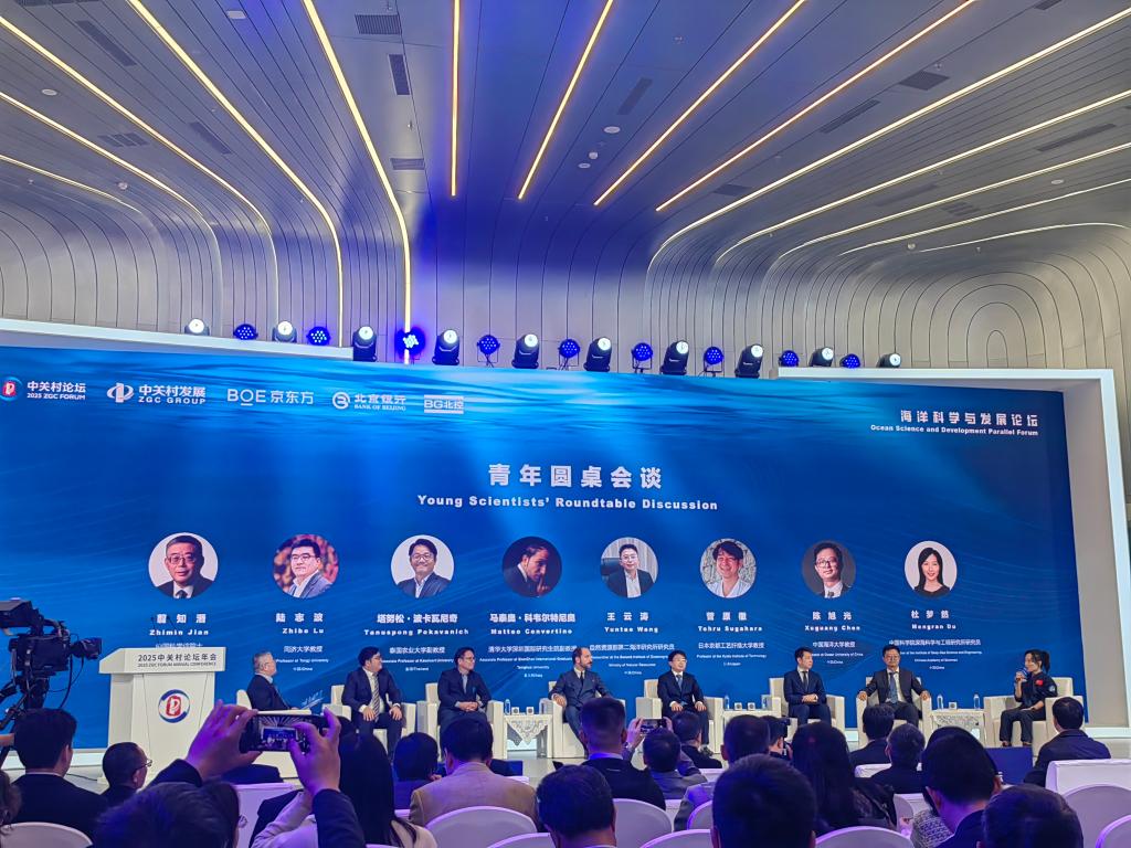 记者手记：科考向海洋更深处进发(图1)