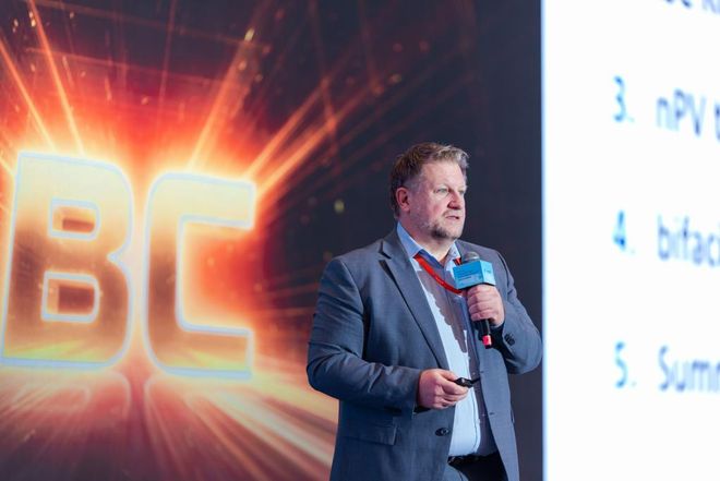 BC引领光伏价值新时代全球BC技术创新峰会成功举办(图3)