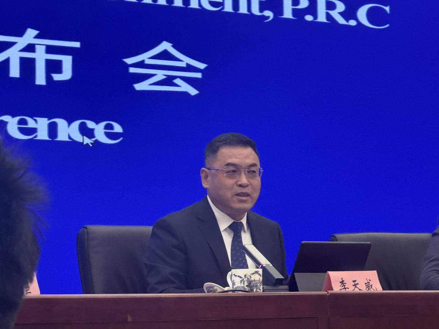 北上广深等大城市移动源成污染物排放首要来源？生态环境部答21