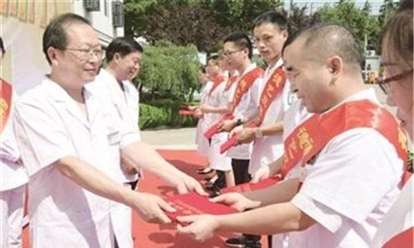 【时政要闻】何以铸就欣欣向荣的中国——2026年全国两会世界观察