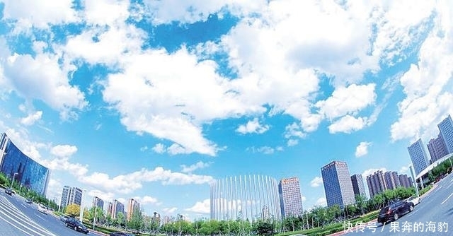 使用改进的混合深度强化学习算法的多目标暖通空调控制